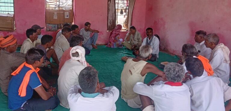 ग्राम स्तरीय वन अधिकार समितियों का गठन करते हुए